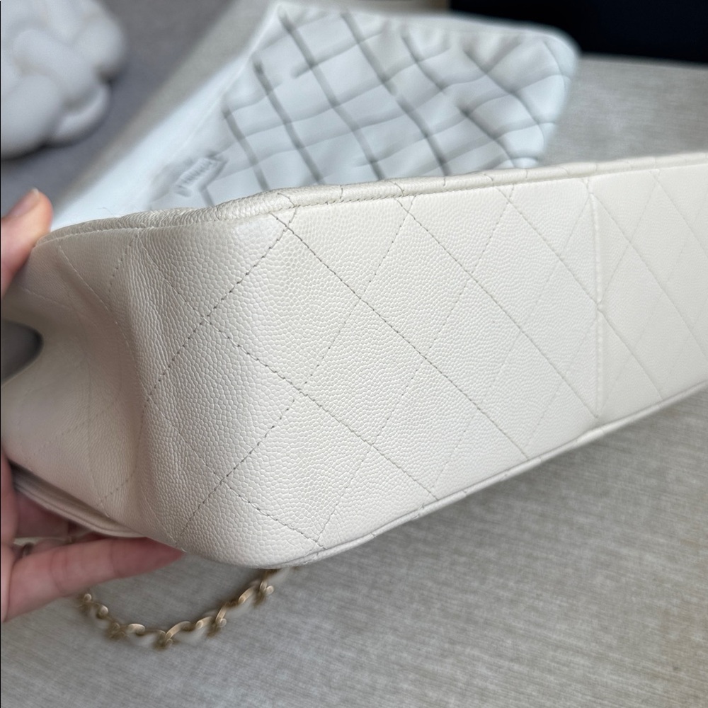 CHANEL authentic classic flap bag in white with gold hardware, size jumbo - Picture 9 of 16